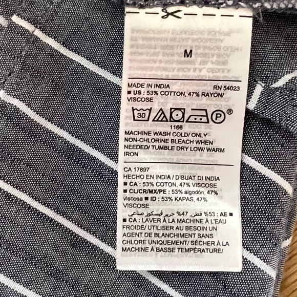 Old Navy Gray & White Button Down Sleeveless Collarless Shirt Blouse Top - Picture 6 of 6